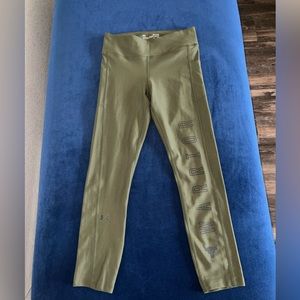 Green under armour leggings with pocket size small never worn
